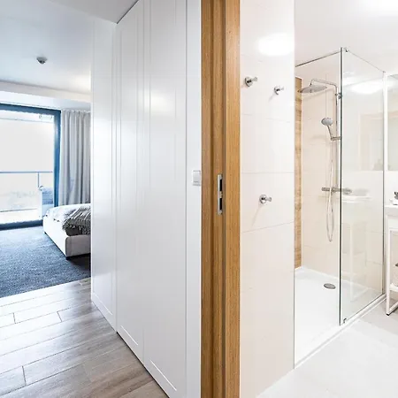 Seaside Parking W Cenie קולובז'ג